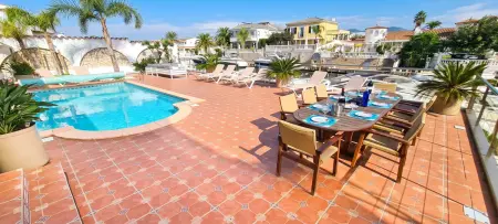 Villa Grand Canal à Empuriabrava : piscine chauffable, amarre privée : photo 35