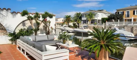 Villa Grand Canal à Empuriabrava : piscine chauffable, amarre privée : photo 38