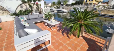 Villa Grand Canal à Empuriabrava : piscine chauffable, amarre privée : photo 48