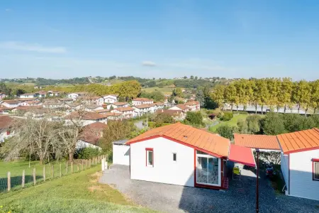 Bungalow 50 m² avec piscine partagée et vue montagne à Hasparren : photo 13