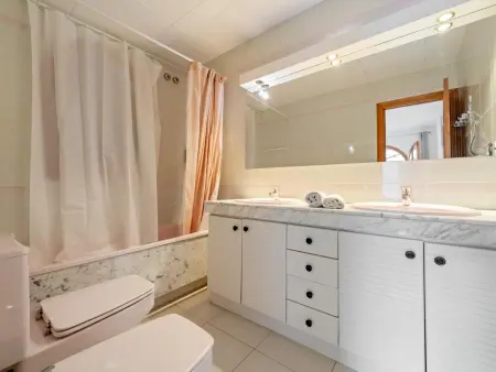 Villa 137m² à 100m de la plage, 2 piscines, 12 pers. : photo 16