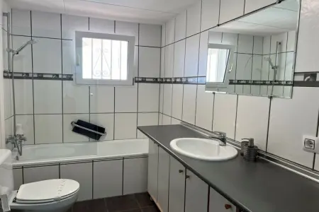 Appartement 70 m² vue baie de Roses avec piscine : photo 16