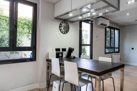 Chambre privée Madrid – Kitchenette et terrasse partagée : photo 2