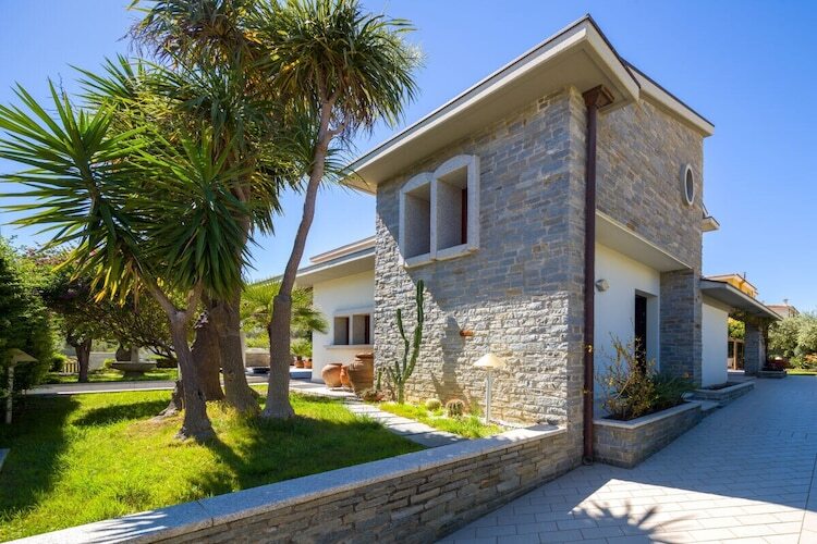 Maison Rimediu Grande à Orosei, 115 m² avec jardin - Photo 4