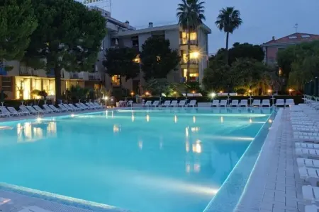 Studio rénové avec piscine et bain à remous à Ceriale : photo 2