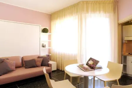 Studio rénové avec piscine et bain à remous à Ceriale : photo 8