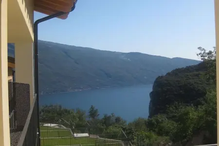 Appartement vue lac de Garde à Tremosine : photo 3