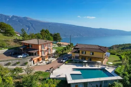 Maison avec balcon vue lac de Garde, Tignale : photo 7
