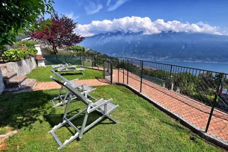 Casa Mary à Tignale : maison avec piscine vue lac : photo 2