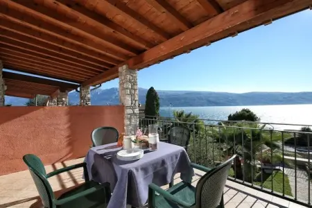 Appartement 4 personnes Gargnano vue lac et parking : photo 2
