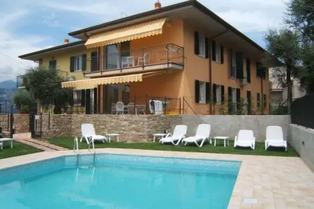 Maison avec piscine et vue lac de Garde à Brenzone : photo 1
