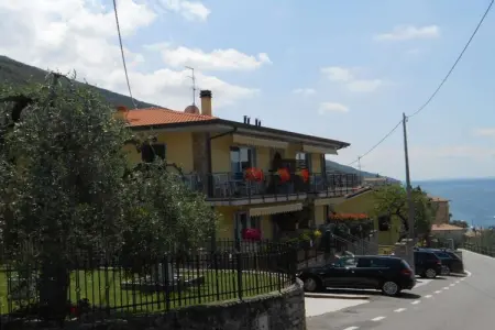 Maison avec piscine et vue lac de Garde à Brenzone : photo 2