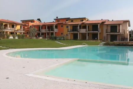 Appartement neuf 2 chambres avec terrasse couverte à Lazise : photo 2