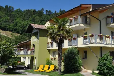 Maison Himmelreich à Lana, 3 balcons et piscine : photo 1