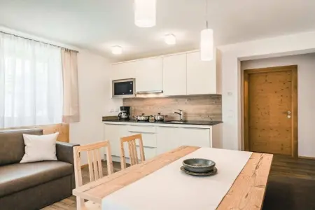 Appartement neuf à Wengen avec balcon sud et navette ski : photo 11