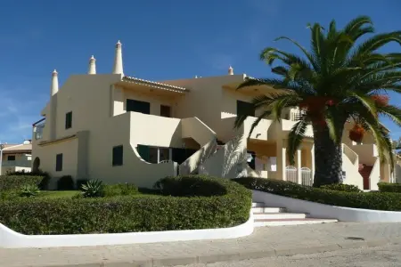 Maison mitoyenne 100 m² avec piscine à Porches : photo 1