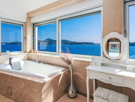 Villa 5 chambres avec piscine chauffée à 20m de la mer : photo 13