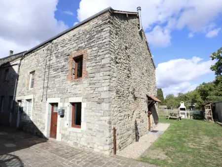 Maison en pierre rénovée avec jardin à Chooz, près de la Meuse : photo 1