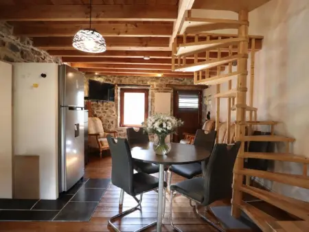 Maison en pierre rénovée avec jardin à Chooz, près de la Meuse : photo 3