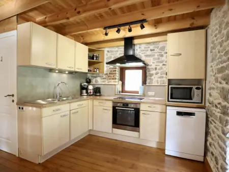 Maison en pierre rénovée avec jardin à Chooz, près de la Meuse : photo 4