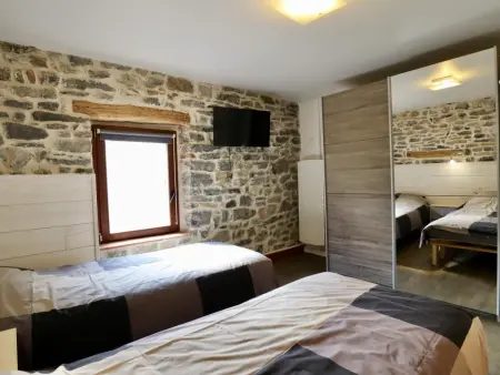 Maison en pierre rénovée avec jardin à Chooz, près de la Meuse : photo 5