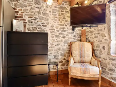 Maison en pierre rénovée avec jardin à Chooz, près de la Meuse : photo 10