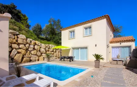 Carré Provençal, Maison 8 personnes à Sauveterre : photo 1