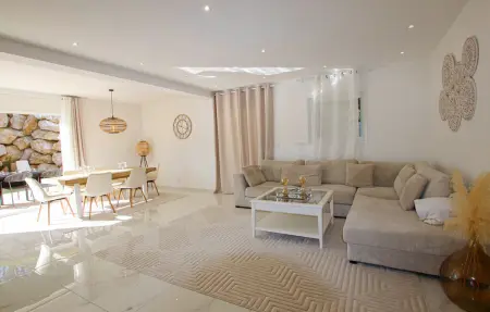 Carré Provençal, Maison 8 personnes à Sauveterre : photo 3