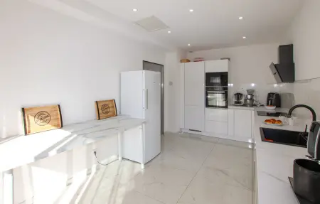 Carré Provençal, Maison 8 personnes à Sauveterre : photo 4
