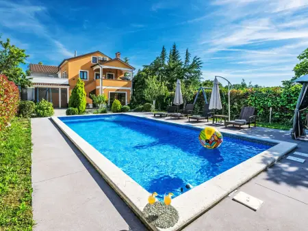 Villa Gracia avec piscine privée et vue campagne à Gračišće : photo 2
