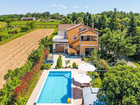 Villa Gracia avec piscine privée et vue campagne à Gračišće : photo 3