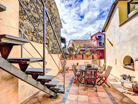 Maison historique avec vue mer et montagnes à Civezza : photo 2