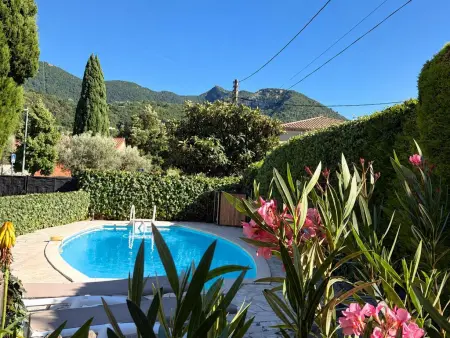 Enniroc, maison avec piscine privée et jardin à Nyons : photo 9