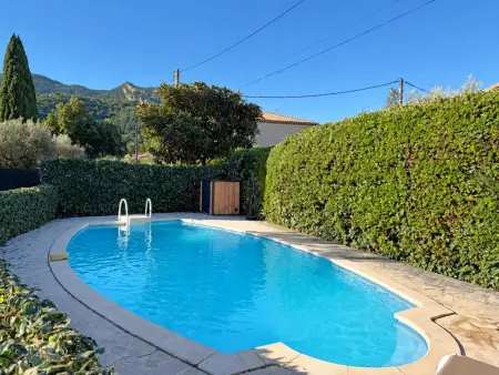 Enniroc, maison avec piscine privée et jardin à Nyons : photo 10
