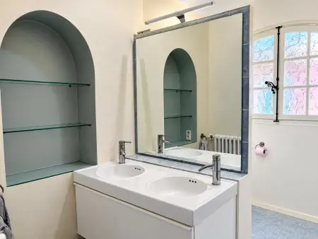 Enniroc, maison avec piscine privée et jardin à Nyons : photo 17
