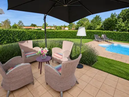 Maison avec piscine privée et golf à 1 km, Vasles : photo 2