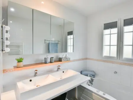 Maison avec piscine privée et golf à 1 km, Vasles : photo 6