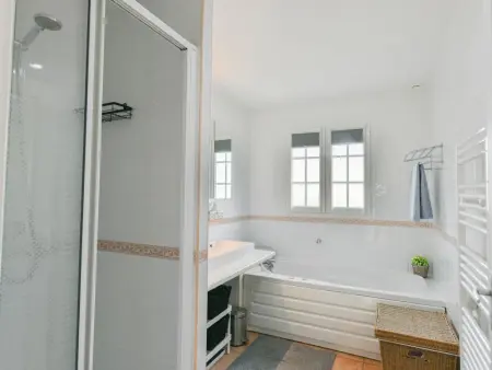 Maison avec piscine privée et golf à 1 km, Vasles : photo 25