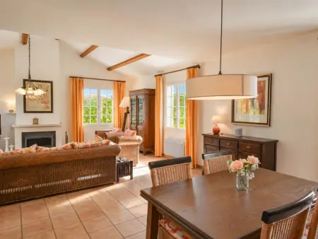 Maison Vieille Vigne 30 : jardin privé et cheminée à Vasles : photo 12