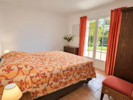 Maison Vieille Vigne 30 : jardin privé et cheminée à Vasles : photo 19