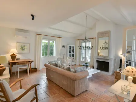 Maison de plain-pied avec piscine privée chauffée à Vasles : photo 4