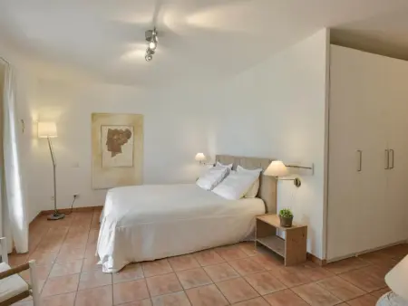 Maison de plain-pied avec piscine privée chauffée à Vasles : photo 6