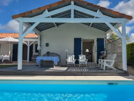 Maison de plain-pied avec piscine privée chauffée à Vasles : photo 12