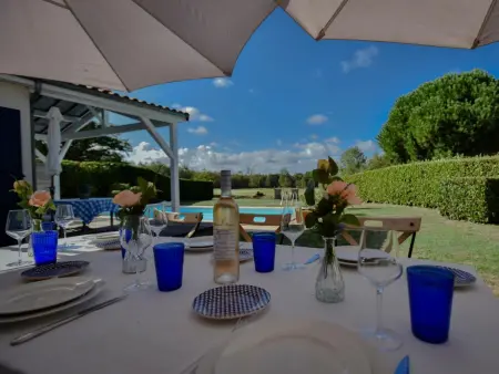 Maison de plain-pied avec piscine privée chauffée à Vasles : photo 13