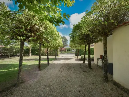 Maison de plain-pied avec piscine privée chauffée à Vasles : photo 17