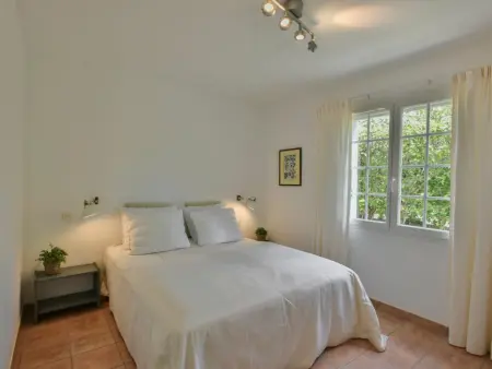 Maison de plain-pied avec piscine privée chauffée à Vasles : photo 35