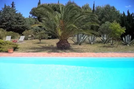 Maison avec piscine privée en pinède près de Gruissan : photo 1