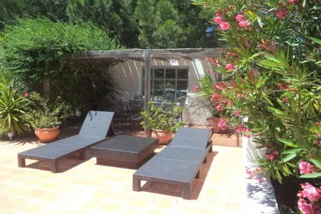 Maison avec piscine privée en pinède près de Gruissan : photo 4