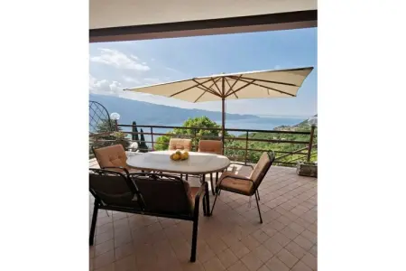 Maison Il Patio à Tignale, vue lac de Garde et montagnes : photo 1