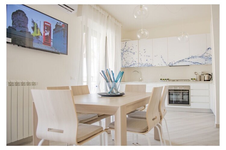 427285, Maison de vacances à San Vincenzo avec balcon - Photo 2